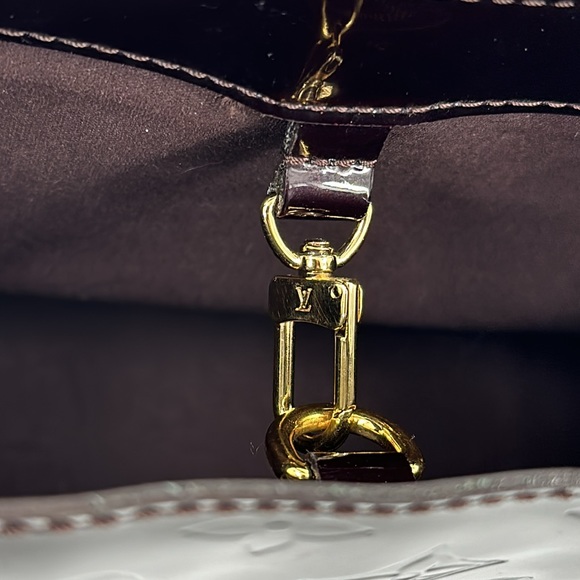 Authenticated LOUIS VUITTON Wilshire Monogram Vernis - Picture 12 of 17